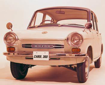 Logo Mazda 1956 trên chiếc Carol.