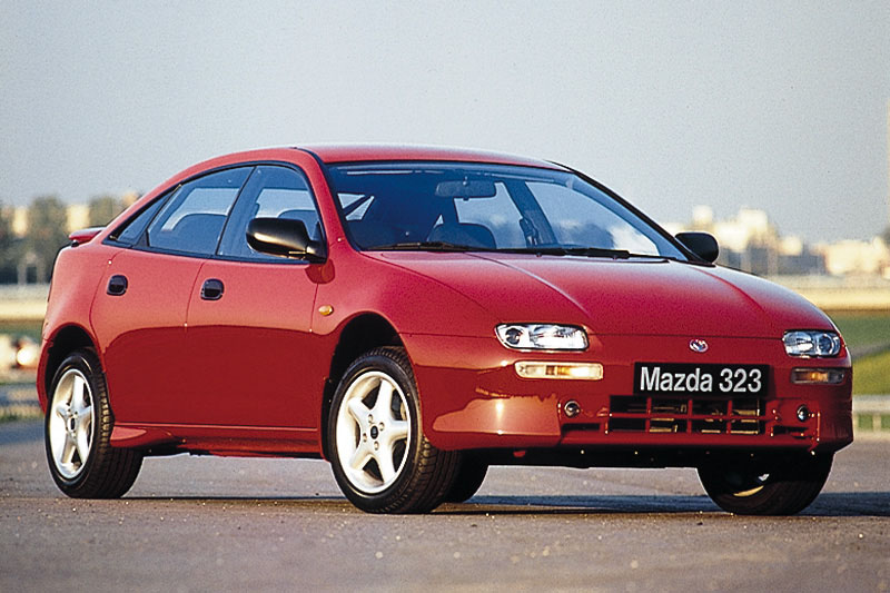Ba đờ sốc Mazda 323 trước